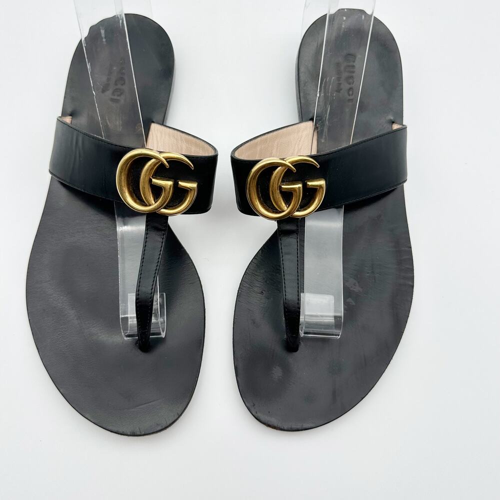 Gucci Marmont Black Leather Thong Sandals Gold GG Logo Flat Size 37.5 Luxury